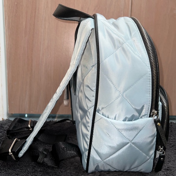 *NWT* Steve Madden Quilted Mini Backpack w/ Detachable Wristlet - Picture 4 of 16